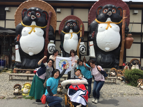 女子に囲まれて