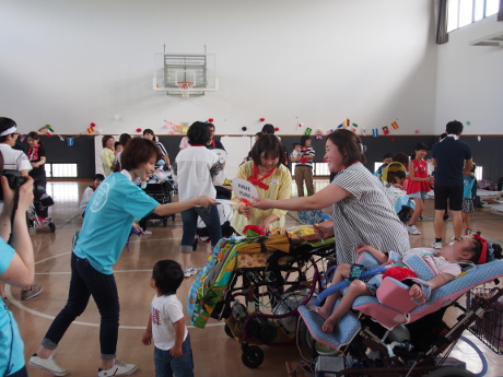 クイズうちわプレゼント